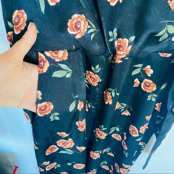 XHILARATION Black Peach Floral Satin Silky Tie Wrap Wide Leg VNeck Jumpsuit XS - Picture 6 of 10